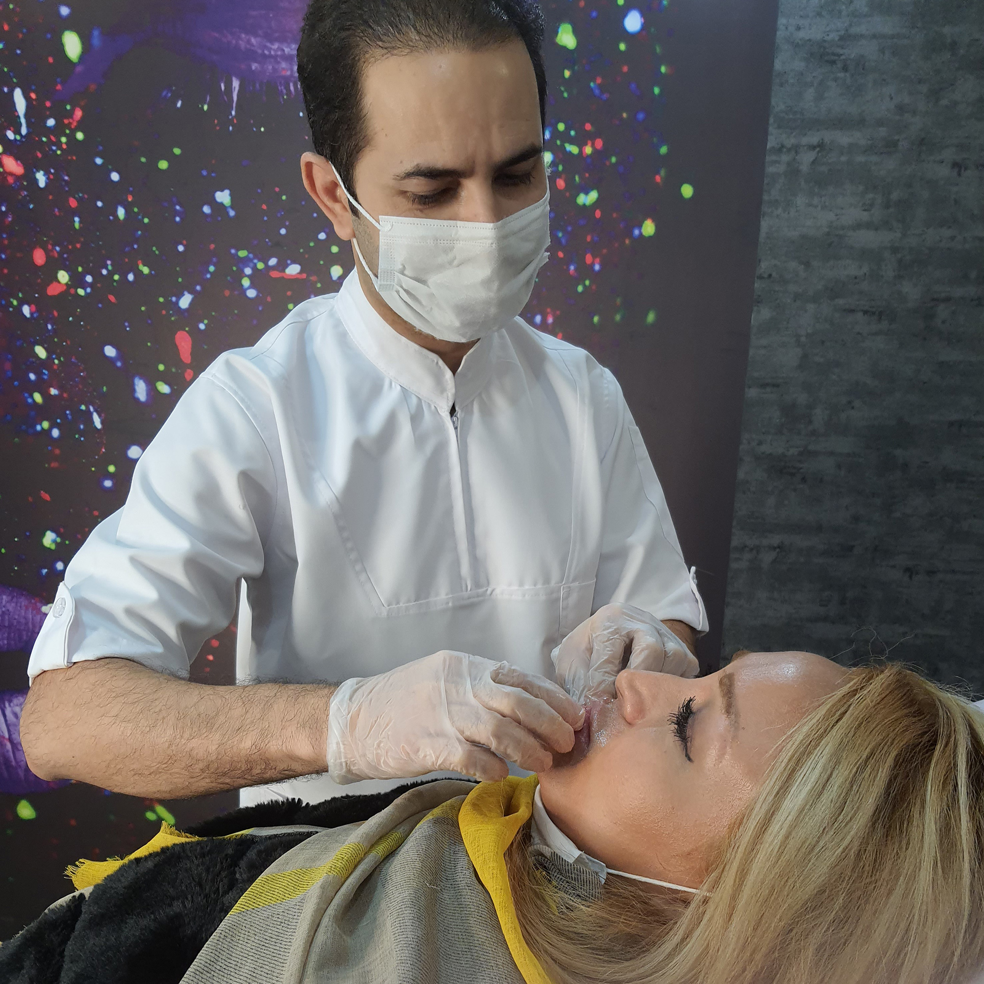 تزریق ژل لب در تهران توسط متخصص زیبایی دکتر پارسیان فر